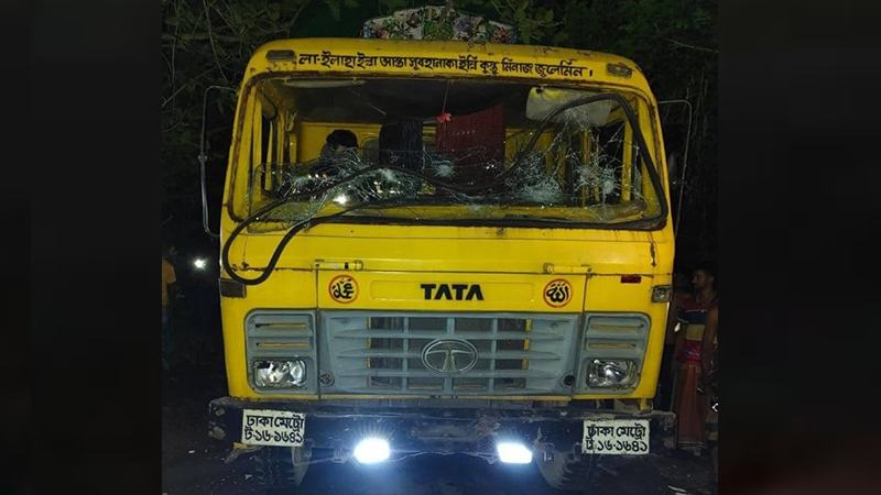 মোটরসাইকেলে ছিলেন একই পরিবারের চারজন, ট্রাকচাপায় নিহত ৩