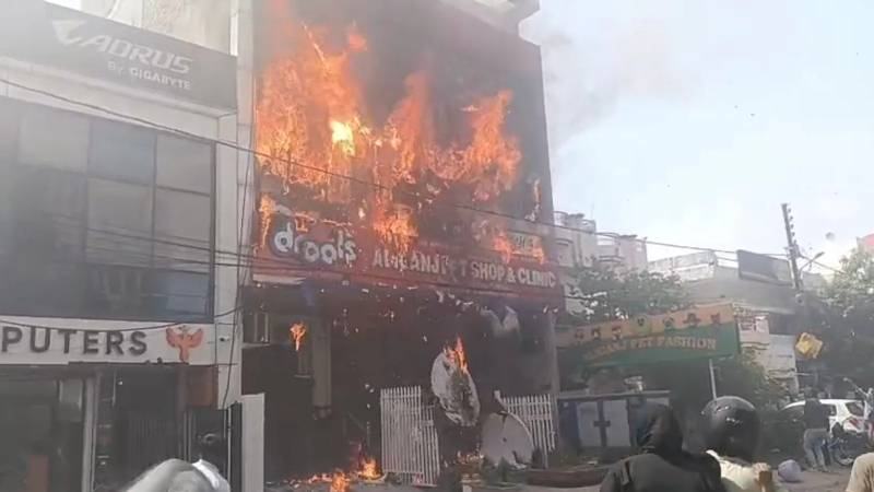 ভারতের উত্তরপ্রদেশে কোচিং সেন্টারে ভয়াবহ অগ্নিকাণ্ডে নিহত অন্তত ১৪