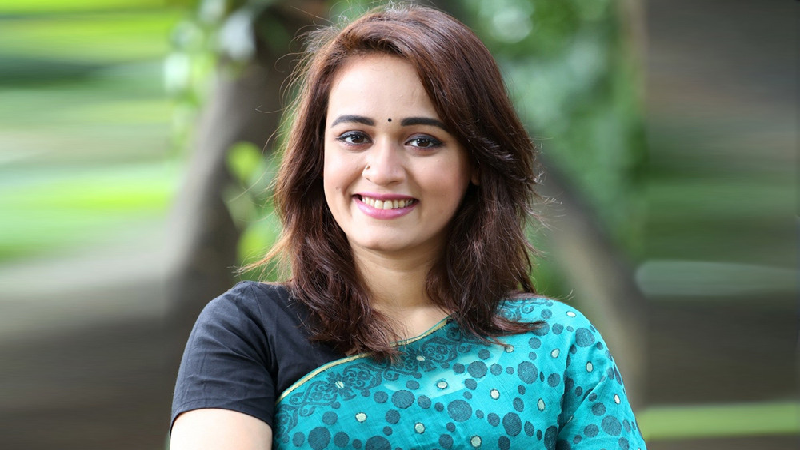 ‘বসে থাকলে রাজার সম্পত্তিও ফুরায়’