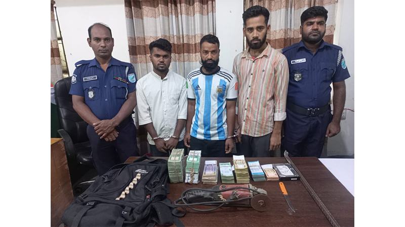 আইএফআইসি ব্যাংকের উপশাখার ভল্ট ভেঙে টাকা চুরি, গ্রেফতার ৩