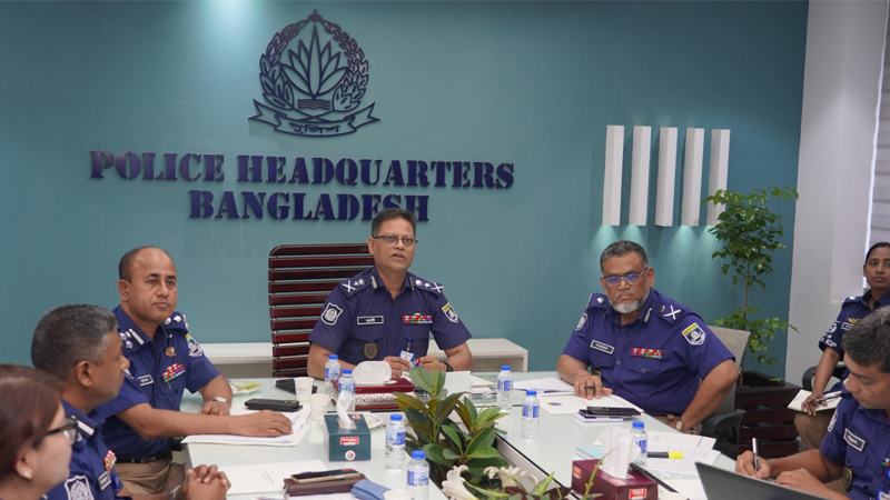 চাঁদাবাজ, সন্ত্রাসীদের আইনের আওতায় আনতে হবে: আইজিপি