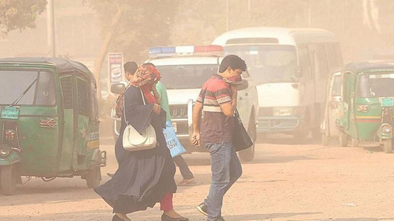 দূষণের তালিকায় আরো অবনতি, ঢাকার বাতাস ‘খুবই অস্বাস্থ্যকর’