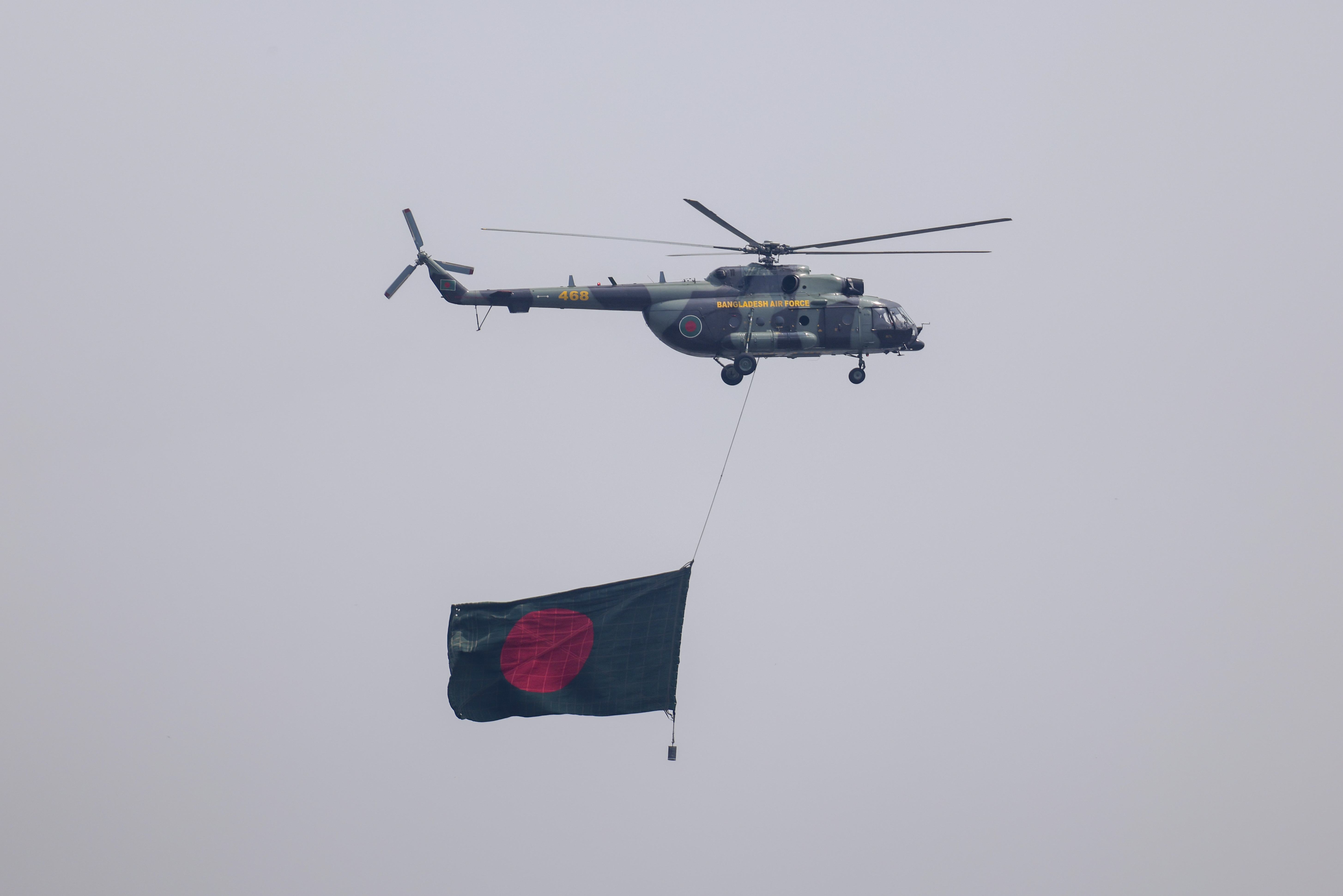 স্বাধীনতা দিবসে মনোজ্ঞ ফ্লাই পাস্ট