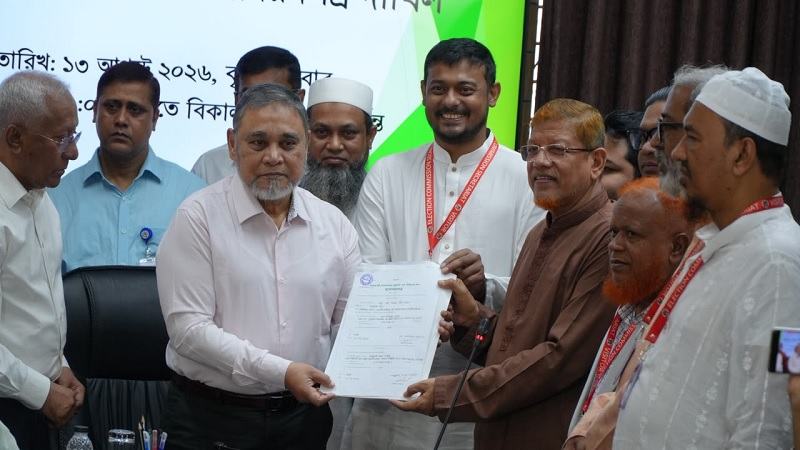 রাষ্ট্রপতি নির্বাচনে অলি আহমদের মনোনয়নপত্র জমা