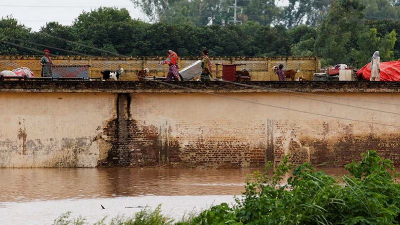 পাকিস্তানে ভয়াবহ বন্যার আশঙ্কা, ভারত থেকে পানি ছাড়ার অভিযোগ