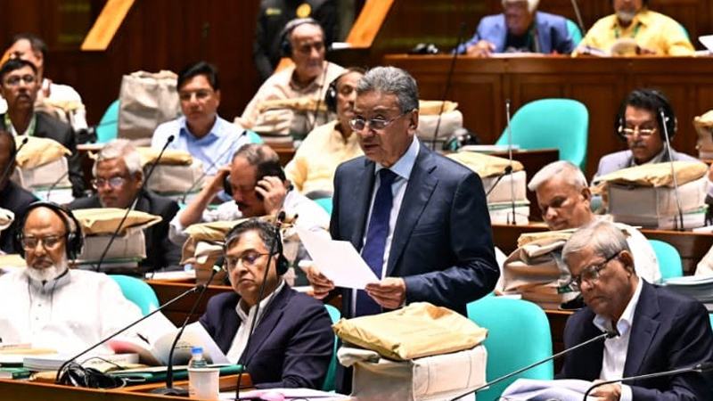 নারীদের পরিচালনা ও ব্যবস্থাপনায় চালু হচ্ছে পিঙ্ক বাস সার্ভিস: অর্থমন্ত্রী