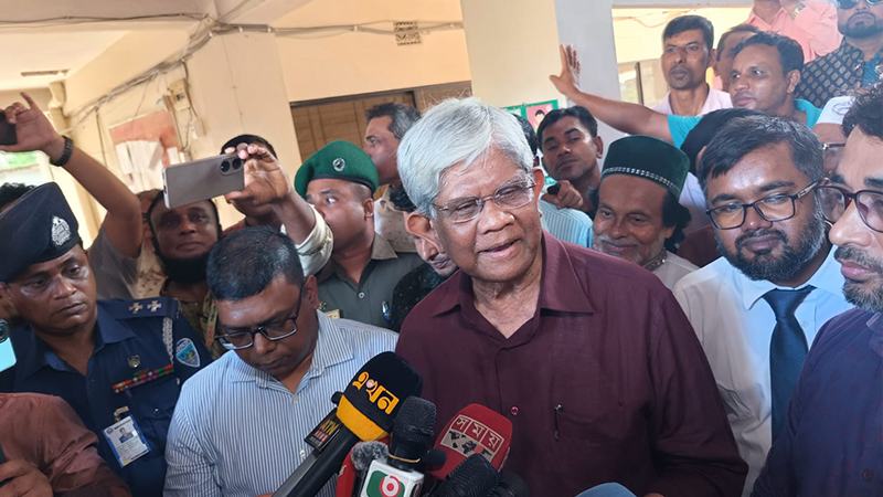 ব্যাংকে জমা রাখা টাকা ফেরত দিতে সরকার অঙ্গীকারবদ্ধ: অর্থ উপদেষ্টা