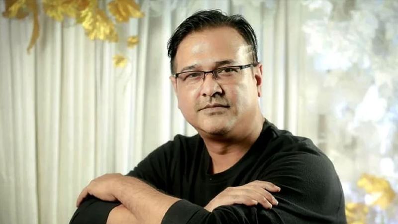 আসিফ আকবরের গাড়ি লক্ষ্য করে গুলি