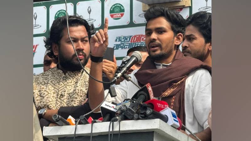 একটি দল জাতীয়তাবাদের কথা বলে বিদেশী নাগরিকদের প্রার্থী করছে: আসিফ মাহমুদ