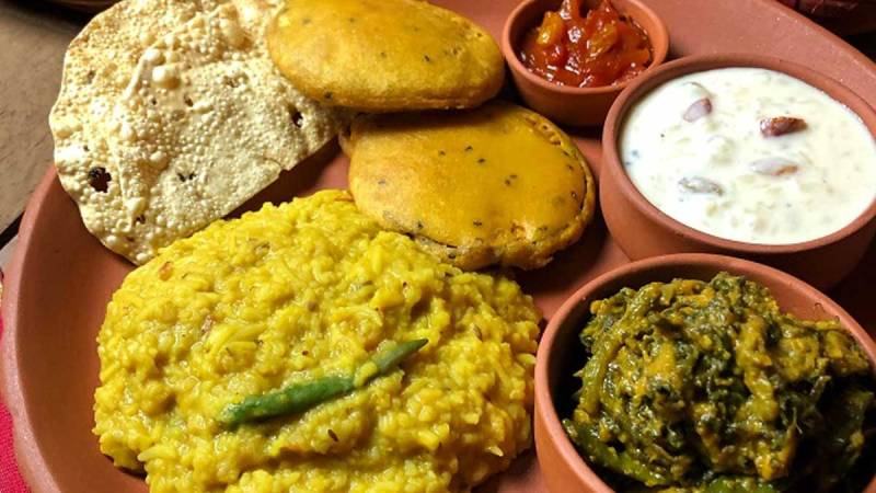 অষ্টমীর অঞ্জলি শেষে উপোস ভেঙে কী খাবেন