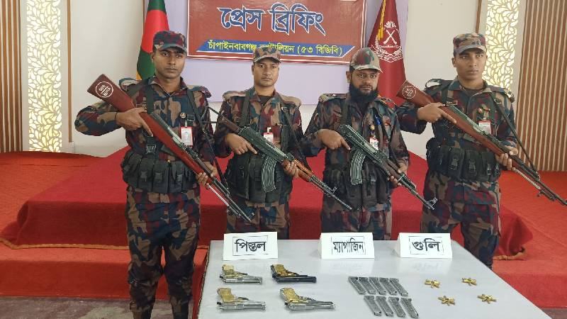 চাঁপাইনবাবগঞ্জ সীমান্তে বিদেশি অস্ত্র উদ্ধার
