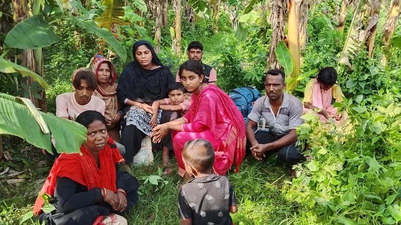 চুয়াডাঙ্গা সীমান্তে নারী ও শিশুসহ ১০ জনকে আটক করেছে বিজিবি