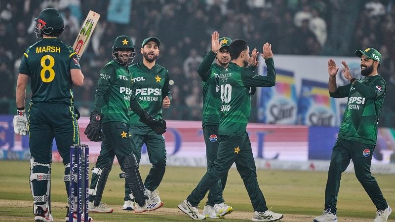 পাকিস্তান হারাল অস্ট্রেলিয়াকে, কিউইদের হারাল ভারত