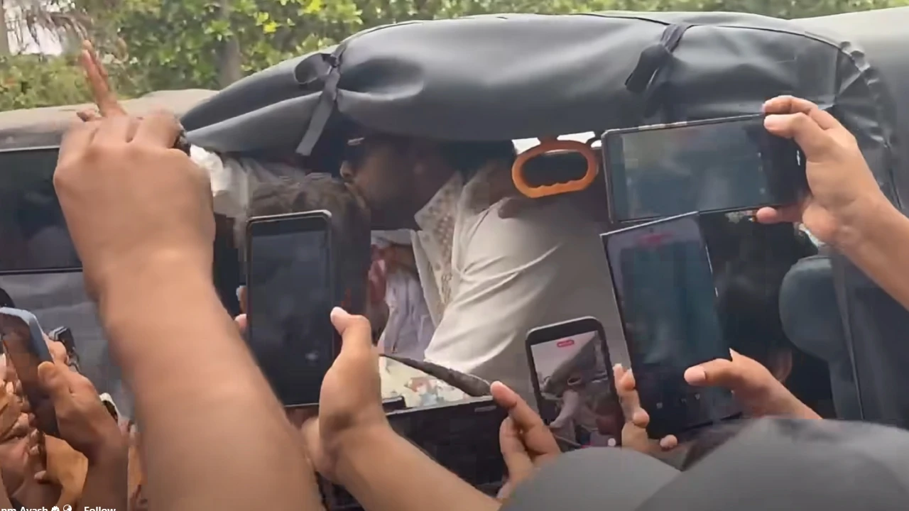 রবীন্দ্রনাথ ঠাকুরের গ্রাফিতি মুছে ফেলতে গিয়ে আয়াস আটক: পুলিশ