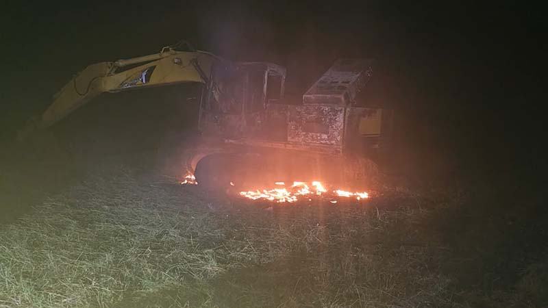 কৃষি জমিতে পুকুর খননে বাধা দেয়ায় এক্সকাভেটর চাপা দিয়ে কৃষককে হত্যা