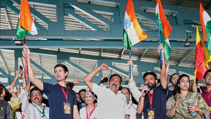 প্রধান নির্বাচন কমিশনারের পদত্যাগ দাবিতে বিক্ষোভে উত্তাল দিল্লি-বেঙ্গালুরু