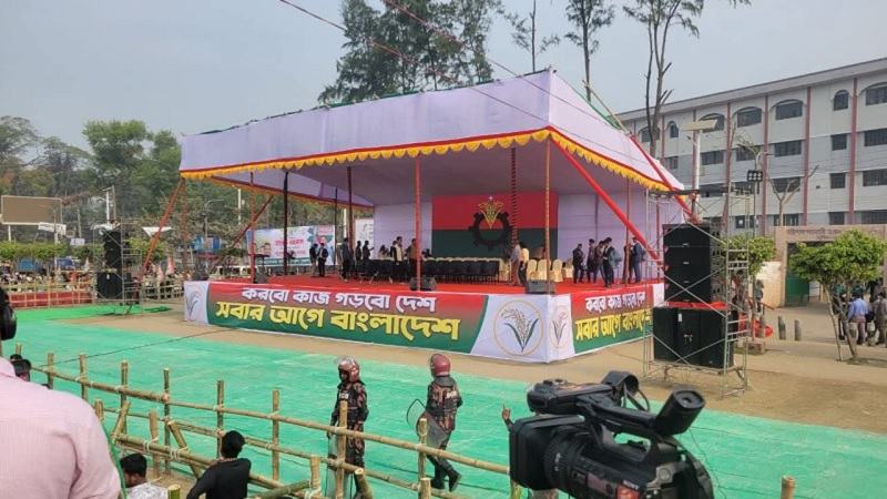 তারেক রহমানের জন্য প্রস্তুত মঞ্চ, খণ্ড খণ্ড মিছিল নিয়ে আসছেন নেতাকর্মীরা