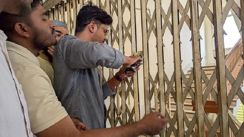 বরিশাল বিশ্ববিদ্যালয়ের বিভিন্ন প্রশাসনিক কার্যালয়ে শিক্ষার্থীদের তালা