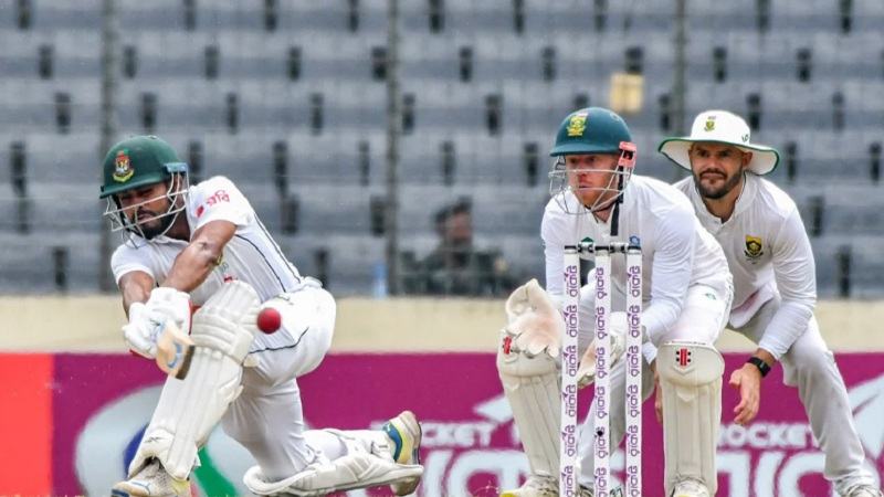 প্রথম আধ ঘণ্টায় ৪ উইকেট হারিয়ে খাদের কিনারায় বাংলাদেশ