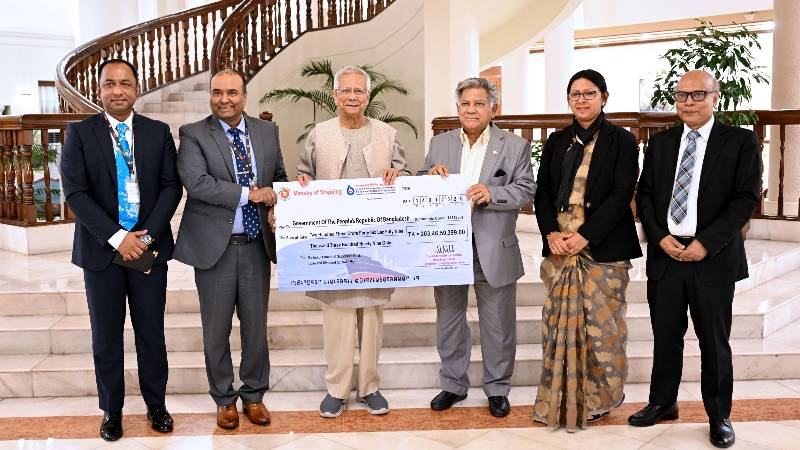 সরকারকে ২০৩ কোটি ৪৭ লাখ টাকার চেক হস্তান্তর করেছে বিএসসি