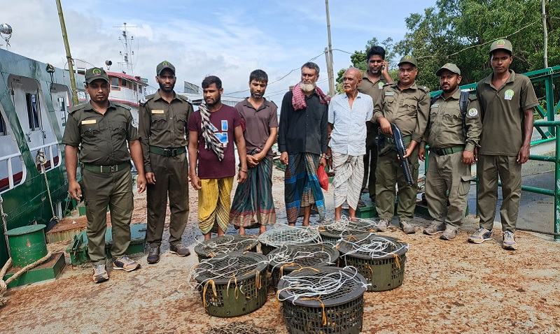 নিষিদ্ধ সময়ে সুন্দরবনে কাঁকড়া আহরণ, হরিণের ফাঁদসহ আটক ৪
