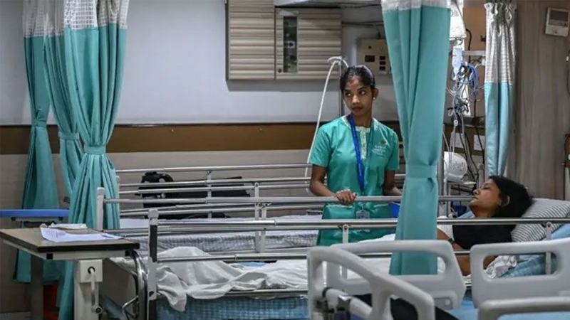 ভারতে বড় হচ্ছে স্বাস্থ্যসেবা খাত, নাগালের বাইরে যাচ্ছে চিকিৎসা খরচ