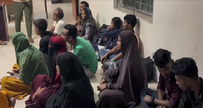 সাতক্ষীরা সীমান্ত দিয়ে ১৬ বাংলাদেশীকে ফেরত পাঠাল বিএসএফ