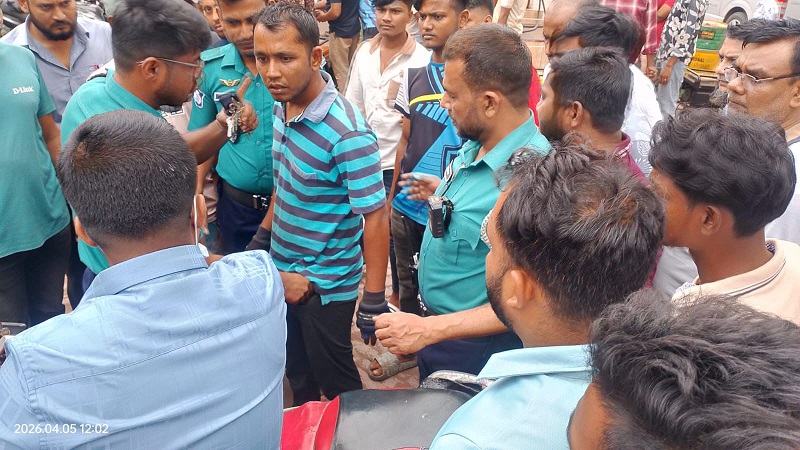 রাজশাহীতে পুলিশ পরিচয়ে তেল নিতে এসে যুবকের ১০ হাজার টাকা জরিমানা