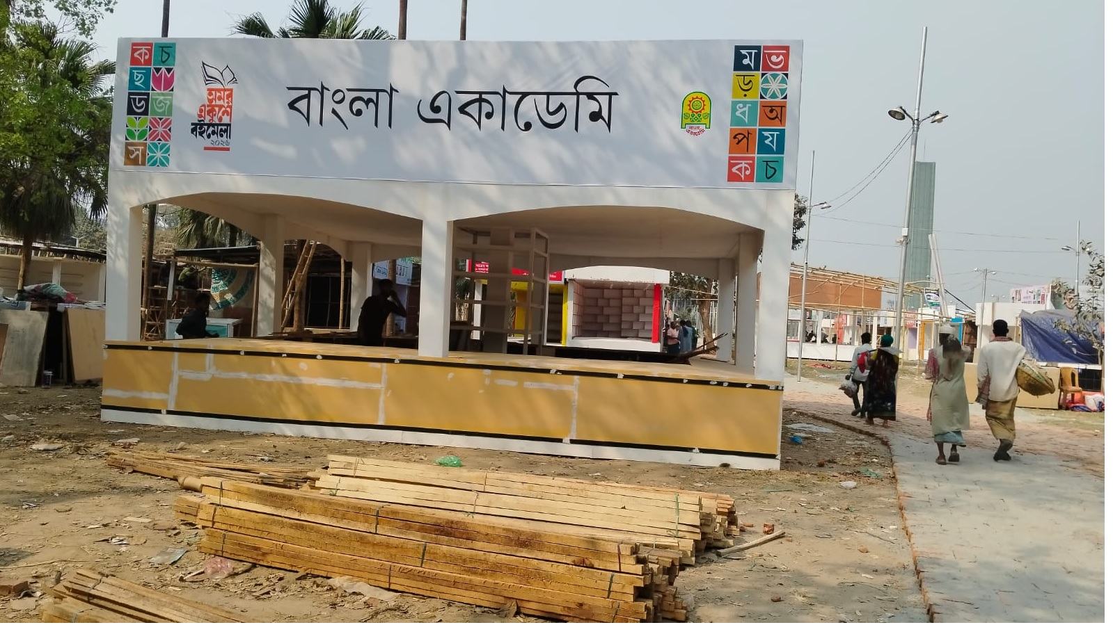 অমর একুশে বইমেলা: চলছে শেষ মুহূর্তের প্রস্তুতি