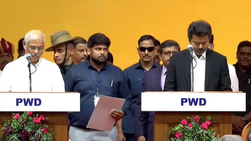 তামিলনাড়ুর মুখ্যমন্ত্রী হিসেবে শপথ নিলেন থালাপতি বিজয়