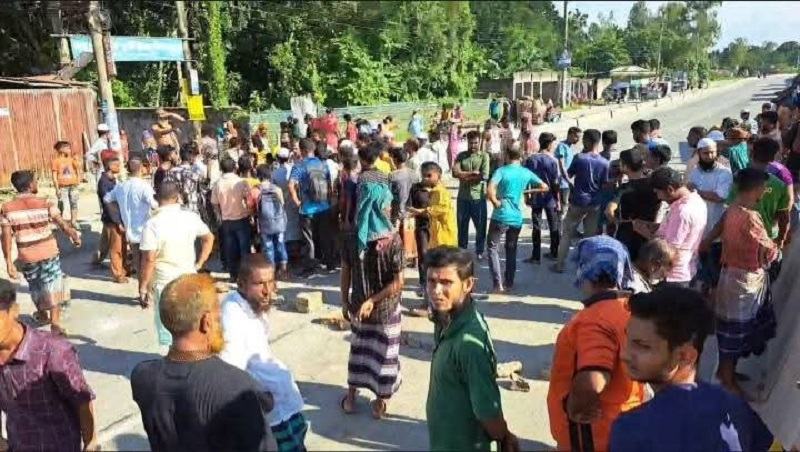 গাইবান্ধায় বাস চাপায় নার্স নিহত, সড়ক অবরোধ