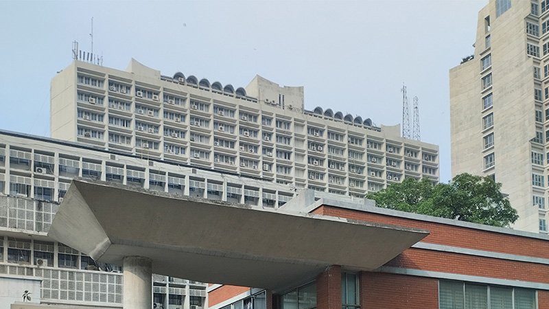 সচিবালয়ে কর্মকর্তা-কর্মচারীদের বিক্ষোভ