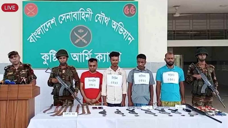 কুষ্টিয়ার শীর্ষ চরমপন্থী নেতা লিপটন বিপুল অস্ত্র গোলাবারুদসহ গ্রেফতার