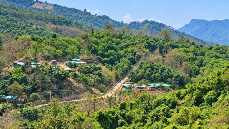 বান্দরবানে ঝুঁকিপূর্ণ সড়কে পর্যটকবাহী যান চলাচল বন্ধ
