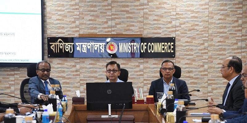 সময় নষ্ট করার সুযোগ নেই, কাজের গতি বাড়ানোর নির্দেশ বাণিজ্যমন্ত্রীর