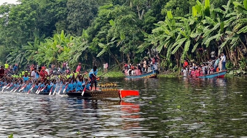 গোপালগঞ্জের বিল বাঘিয়ায় দুশ বছরের প্রাচীন নৌকা বাইচ উৎসব শুরু