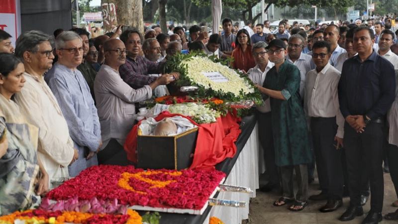 শহীদ মিনারে বদরুদ্দীন উমরকে সর্বস্তরের জনগণের শেষ শ্রদ্ধা