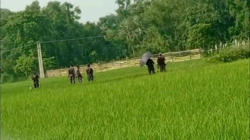বিরামপুর সীমান্তে বেড়া নির্মাণ করেছে বিএসএফ, বিজিবির প্রতিবাদ