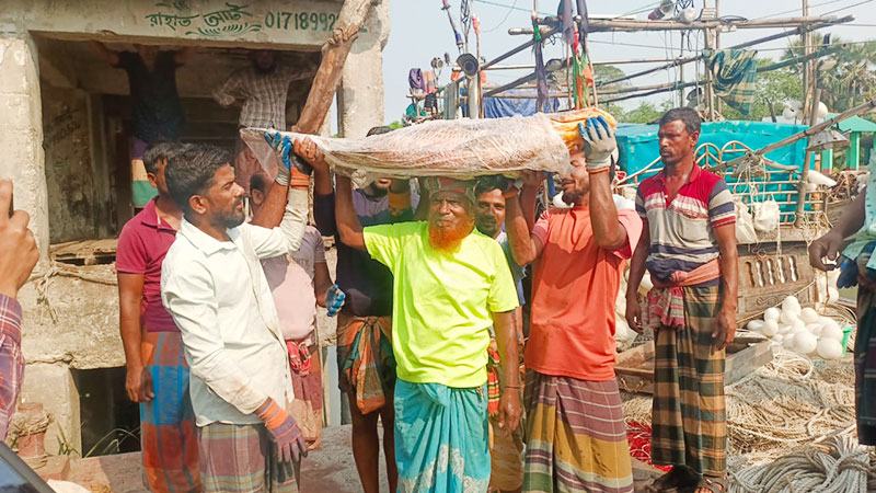 জেলের জালে ভোল মাছ, কেজি প্রতি বিক্রি ১০ হাজারের বেশি