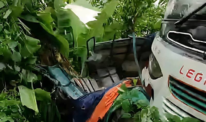 বরগুনায় অটোরিকশায় ধাক্কা বাসের, নিহত ২
