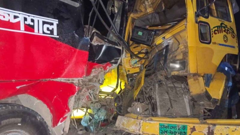 ব্রাহ্মণবাড়িয়ায় বাস-ট্রাকের মুখোমুখি সংঘর্ষে ২ জন নিহত