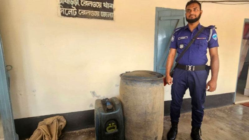 ট্রেনের ইঞ্জিন থেকে তেল চুরি, চালকসহ ৮ জনের বিরুদ্ধে মামলা