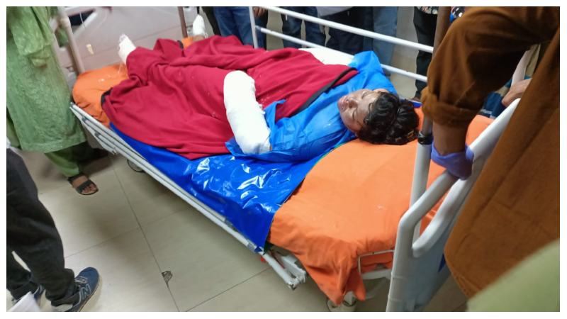বার্ন ইনস্টিটিউটের জরুরি বিভাগে আসছে একের পর এক আহত শিক্ষার্থীর পোড়া দেহ