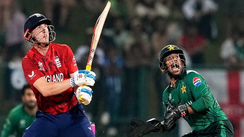 পাকিস্তানকে হারিয়ে সেমিফাইনালে ইংল্যান্ড