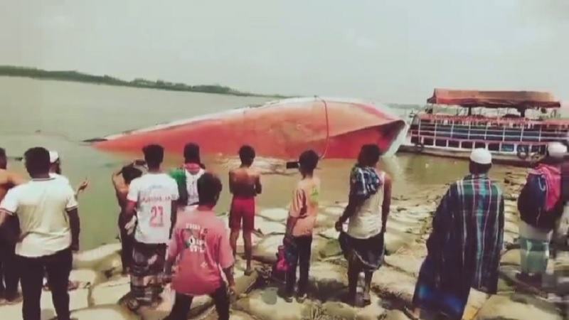 বরিশালে যাত্রীবাহী লঞ্চডুবি, চলছে উদ্ধার অভিযান