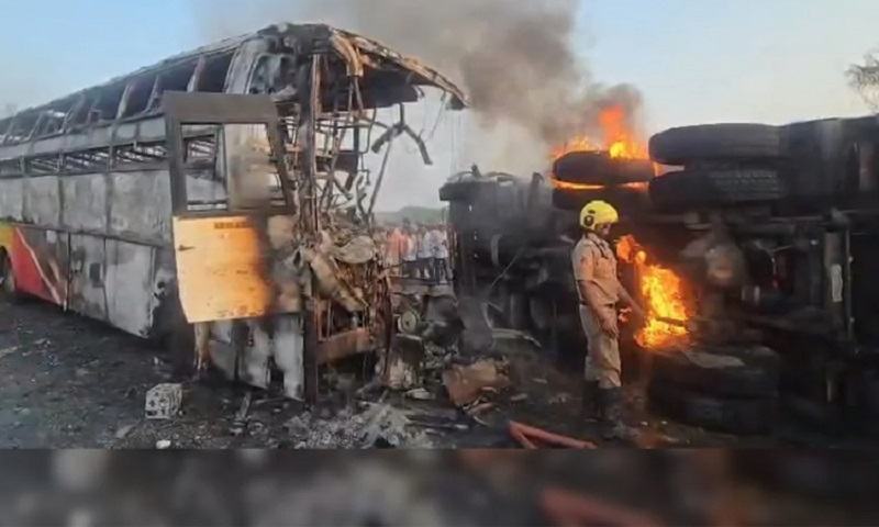 ভারতে বাস-লরির সংঘর্ষে অন্তত ১৩ জন নিহত