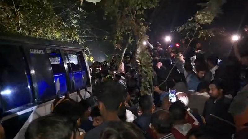 মাদারীপুরে অটোরিকশায় বাসের ধাক্কা, নিহতের সংখ্যা বেড়ে ৬