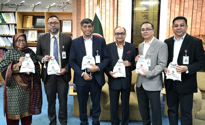 ঈদে বিমান বাংলাদেশ এয়ারলাইন্সের যাত্রীদের জন্য বিশেষ খাবার ও উপহারের আয়োজন