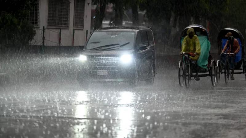 সারা দেশে মাঝারি থেকে অতি ভারী বৃষ্টিপাতের আভাস