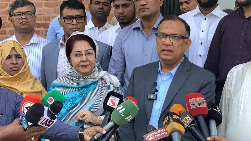 সিল্কের ঐতিহ্য রক্ষায় দেশী-বিদেশী বিনিয়োগ আনতে কাজ করবে সরকার: বস্ত্র ও পাট প্রতিমন্ত্রী